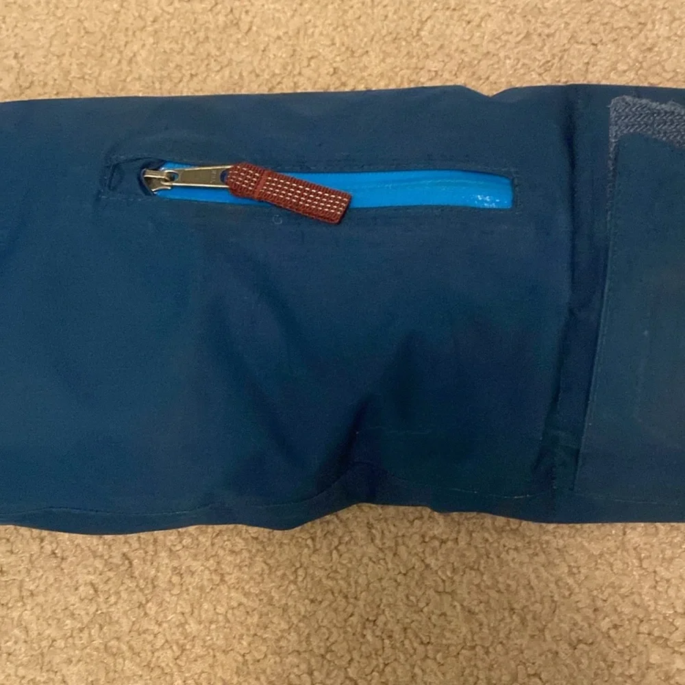 Patagonia Snowbelle jacket, size XXL(16-18), pink interior, exterior blue - Picture 6 of 10